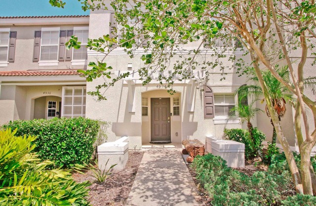 Amazing 3Beds w Private Pool