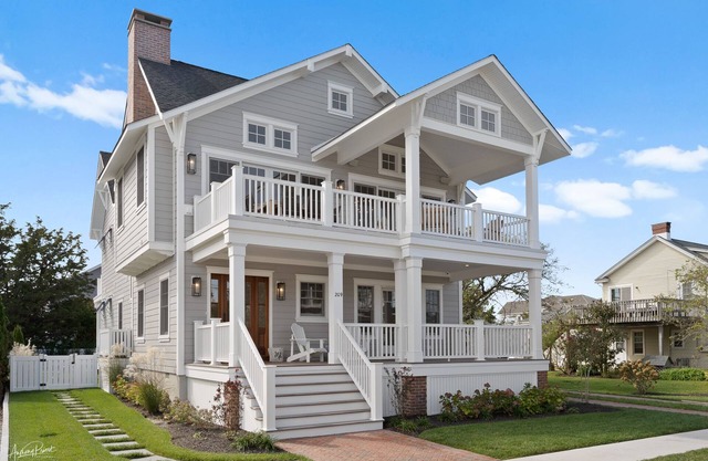 Amazing 6 Bedroom 5.2 Bath Home!