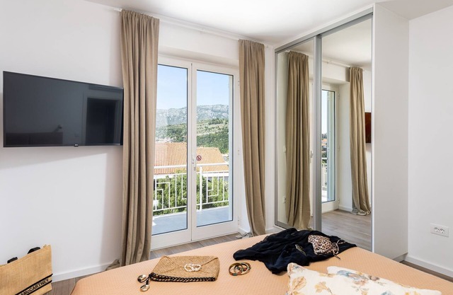 Amazing Brand New 3 Bedroom Villa & Pool House