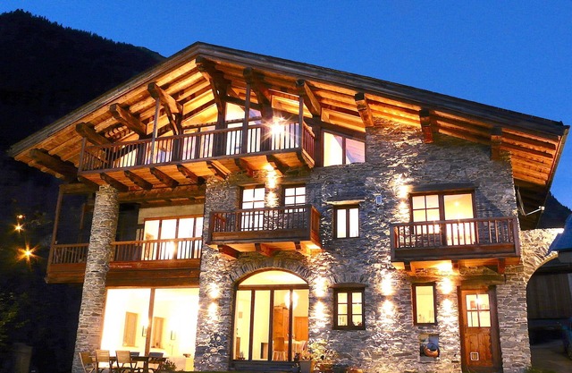 Chalet impresionante con vistas increíbles de esquí: Ste Foy, Val d'Isère, Les Arcs: Agencia
