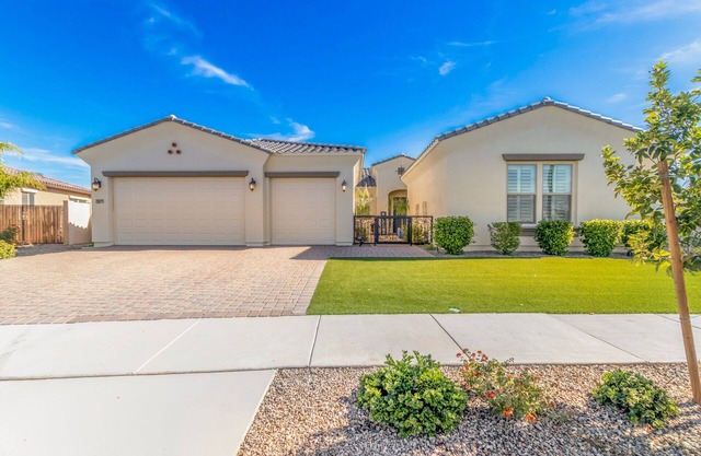 AMAZING EXECUTIVE STYLE HOME / MASTERPLAN COMMUNITY /COMMUNITY LAKE/ POOLS