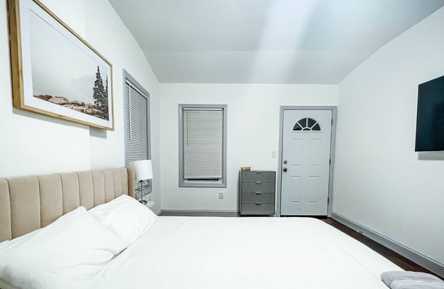 Amazing Executive Townhouse near JFK (6 bedroom -2 bathroom)