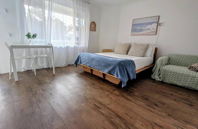 Walk to beach+cafes+shops | Aircon +Heat | Very clean | 4.95 stars