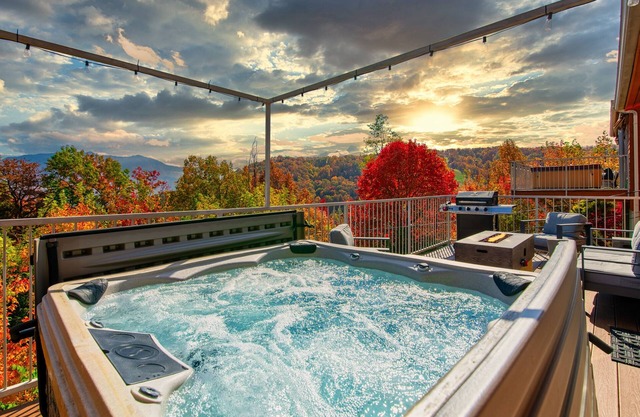 Amazing Mt.Leconte views/Firepit/Hot Tub