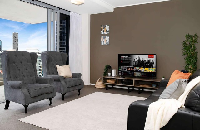 Amazing City & River Views|Large Family Apartment