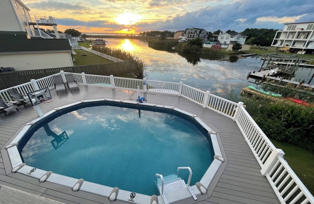 Amazing Sunset Bay Views, Movie Theater Game Room, Sports Pool, Kayaks & SUP