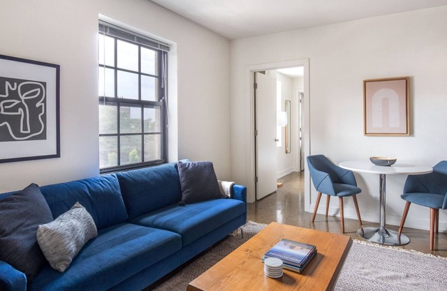 Amazing Uptown 1BR w/ Gym & Indoor Pool, nr L Red Line, by Blueground