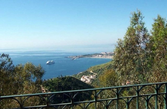 Vista increíble: mt300 centro de Taormina