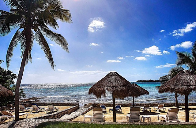 Increíble vista frente al mar con 2 piscinas, limpieza diaria