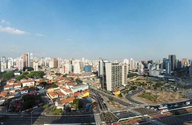 164 apartamentos nuevos y modernos con 3 adultos junto al metro de Faria Lima