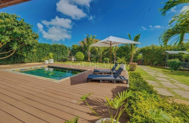 Amazing villa with a studio close to the beach