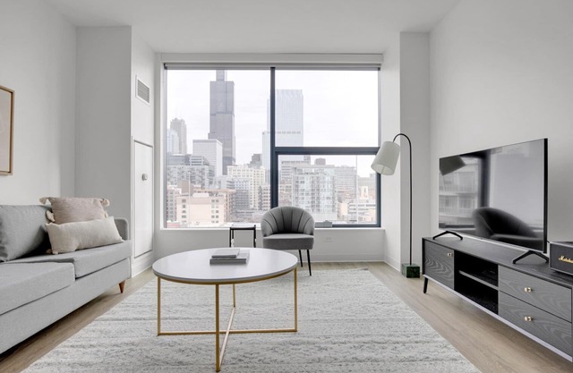Amazing West Loop 1BR w/ Gym & Pool in heart of Greektown, by Blueground