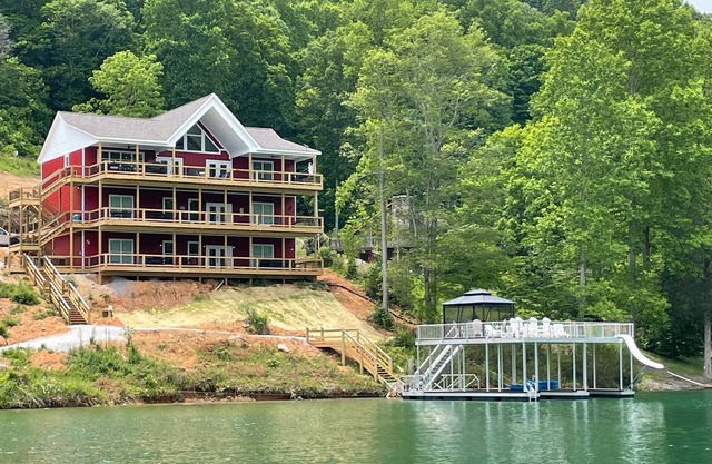 American Freedom Sleeps 38; Theater Rm.; Dbl Decker Dock w/slide&2 Covered slips