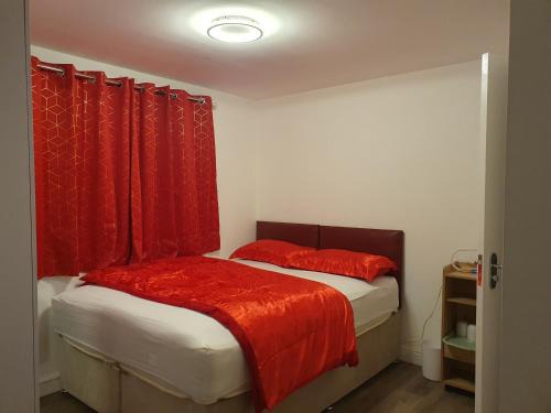 AMH Hotel - Greenford Station