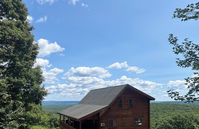 Chalet de 6 dormitorios construido en Amish en el área de esquí / rafting Vista de 50 millas