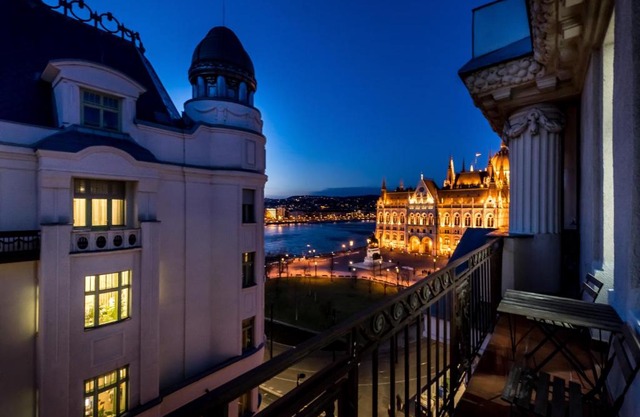 Amora Homes Breathless view Parliament 2 Luxury Suites with terrace FREE PARKING RESERVATION NEEDED