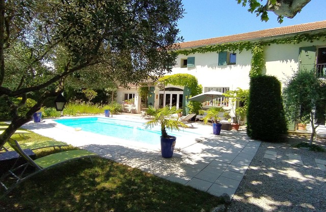 Un viejo mas en Provenza, sol y piscina