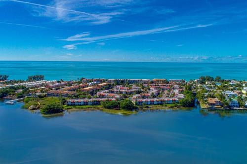Anna Maria Beach Condo-2 Bed/2 bath- Sleeps 6