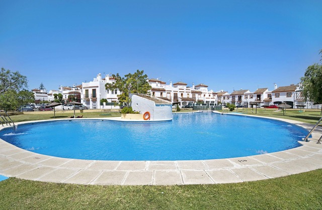 Apartamento "La Barrosa" cerca de la playa con piscina, aire acondicionado, jardín, terraza y balcón