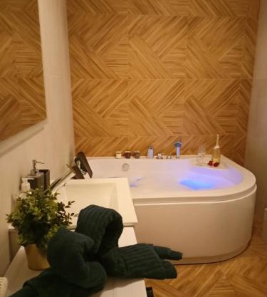Apartament z Sauna i Jacuzzi