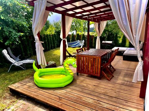 Apartament z tarasem w sercu mazur z prywatną plażą