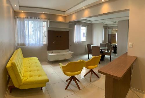 Apartamento de 2 quartos com vaga de garagem para carros pequenos