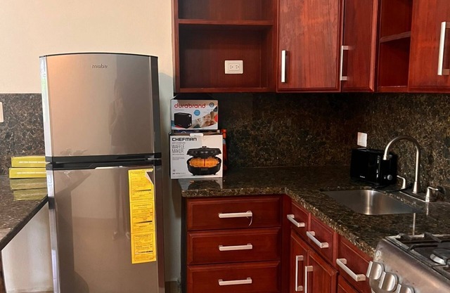 Apartamento fresco y seguro con piscina y terrazas, 1 hora las mejores playas