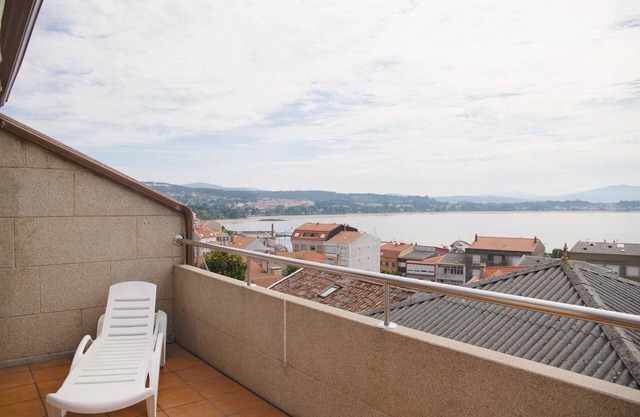 APARTAMENTOS TERRAMAR Con vistas al mar y cerca de la playa en la ría de Arousa