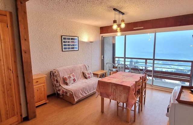 Apartamento 4 pers, balcón sur, parking, wifi, mascotas permitidas