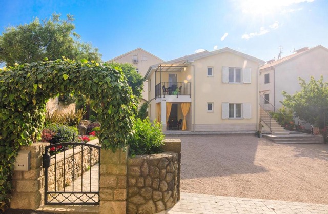 APARTMAN IVONA NA 1. KATU