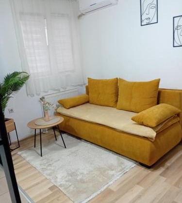 Apartman, Nina ,