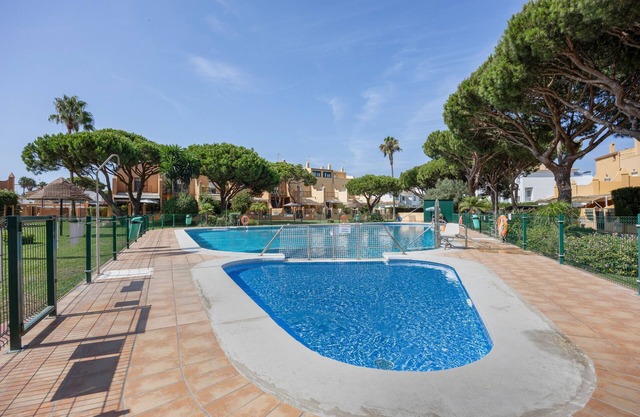 Apartamento 'Apartamento Arrecife D' con vistas al mar, piscina compartida y Wi-Fi