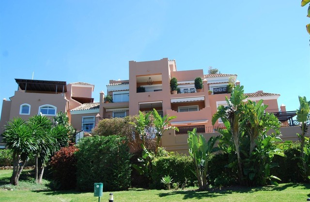 Apartamento en Guadalmina Alta junto al Golf y centro comercial.