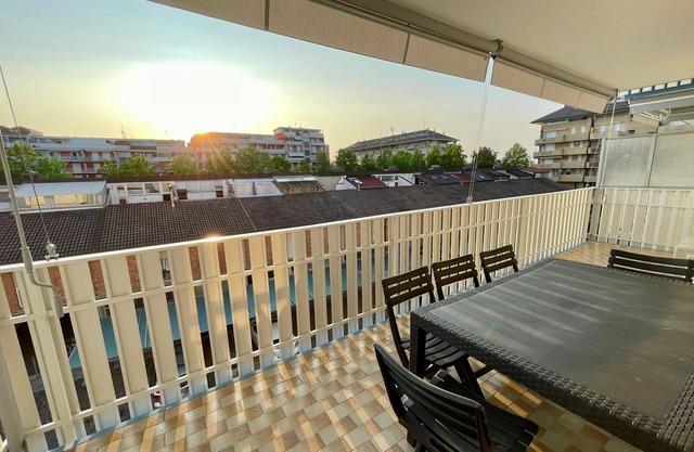 Apartamento moderno para 6 personas junto a la piscina-Beahost