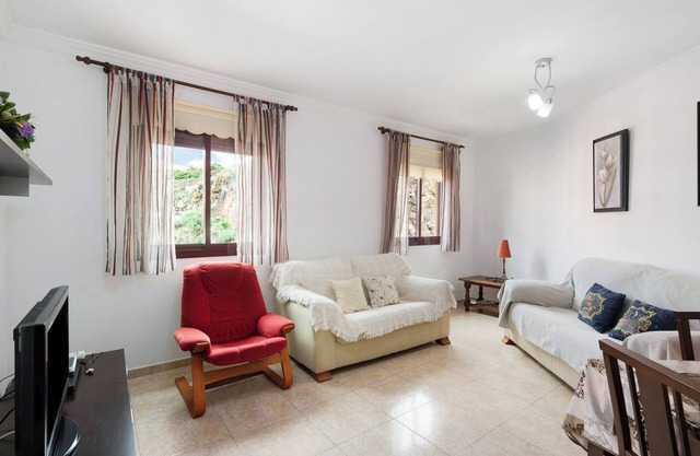 Apartamento 'Los Girasoles' con vistas al mar, balcón y Wi-Fi