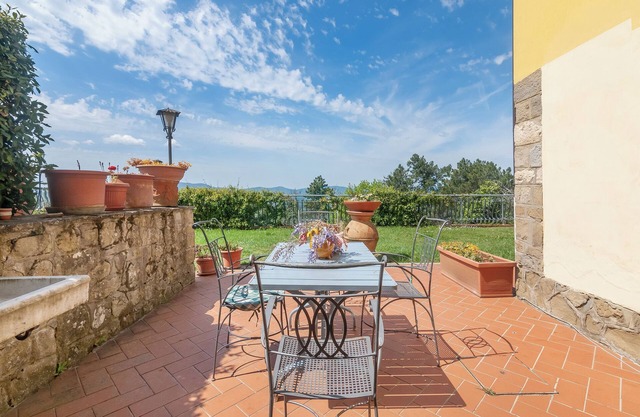 Apartamento 'La Tavernetta' con piscina compartida, terraza privada y Wi-Fi