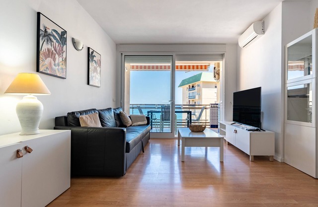 Apartamento '2 Bed 1 Bath Very Bright Apt' con vistas al mar, Wi-Fi y aire acondicionado