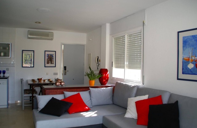APARTAMENTO (3 ADULTOS + 2 NIÑOS) VISTA PISCINA