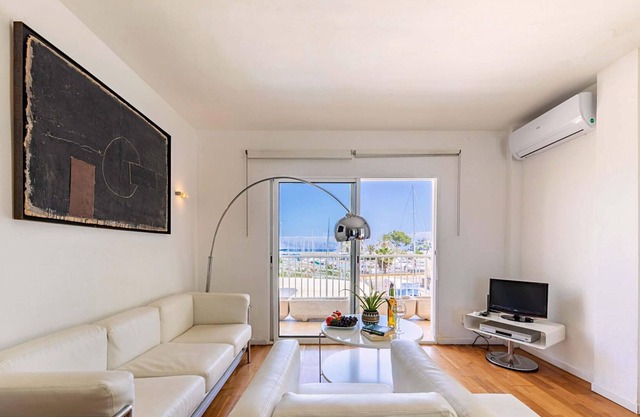 Apartamento 3 habitaciones vistas zona tranquila 3 habitaciones 5 personas wifi aire acondicionado