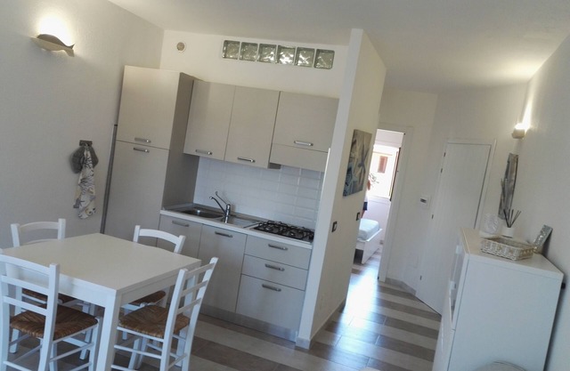 Apartamento a 250 metros del mar completamente reformado con jardín privado.