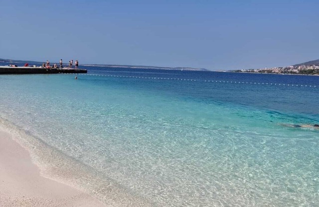 Apartment (4-5 persons) with sea view (250m to the beach) and air conditioning