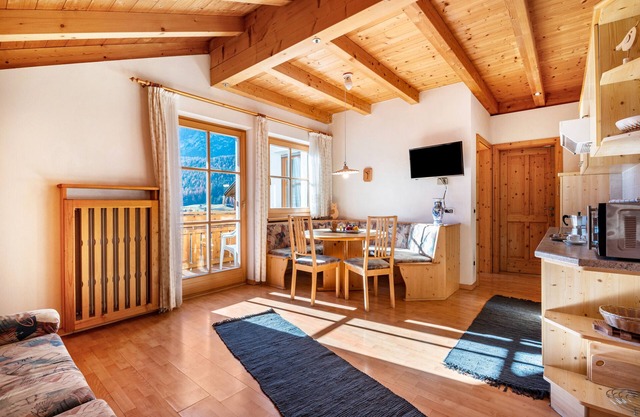 Apartamento '4' con vistas a la montaña, jardín compartido y Wi-Fi