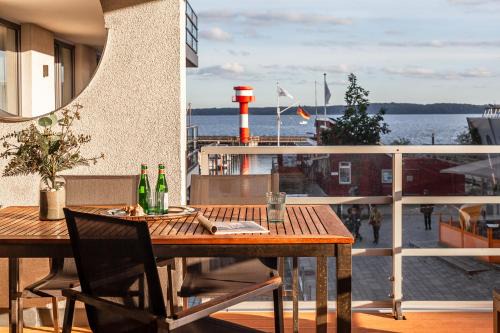 Apartment 5 - "am Yachthafen 5", Apartmenthaus Hafenspitze, - Blickrichtung offenes MeerStrandpromenade