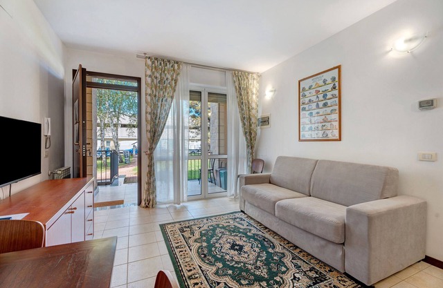 Apartment '5' with Shared Garden, Balcony and Wi-Fi