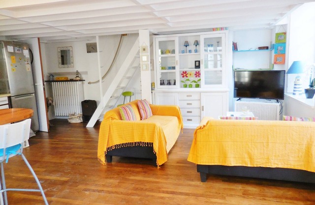 Apartamento de 75 m2 intramuros, 5 camas, playas de 5 mm.