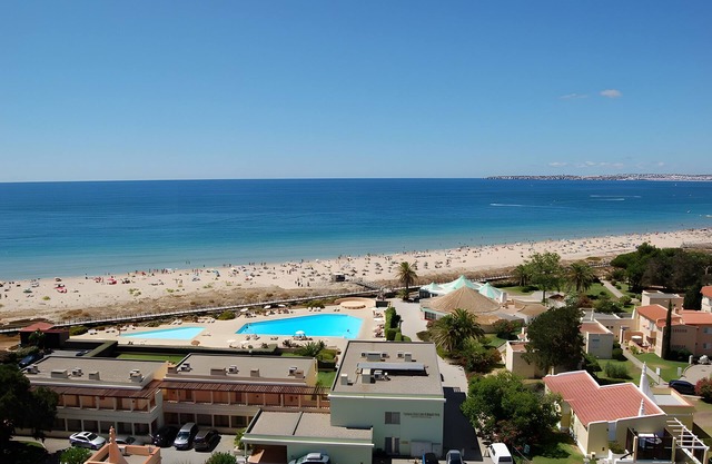 Apartamento 'Alvor Sunset' con vistas al mar, Wi-Fi y aire acondicionado