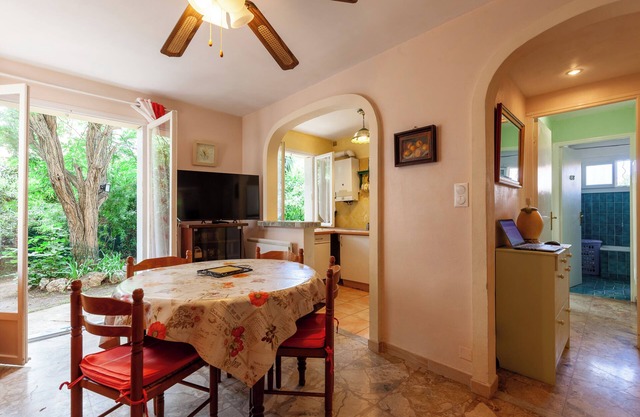 Apartamento 'Appartement Dans Cadre De Verdure' con terraza privada, jardín privado y Wi-Fi