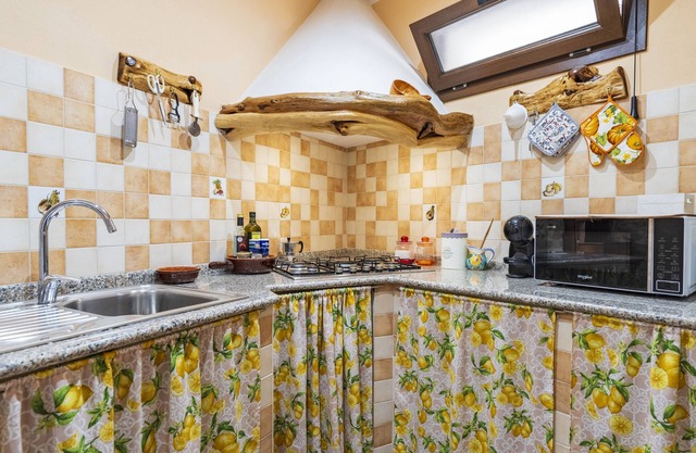Apartamento 'Appartamento Domm'e Orrosaria' con vistas a la montaña, balcón y aire acondicionado