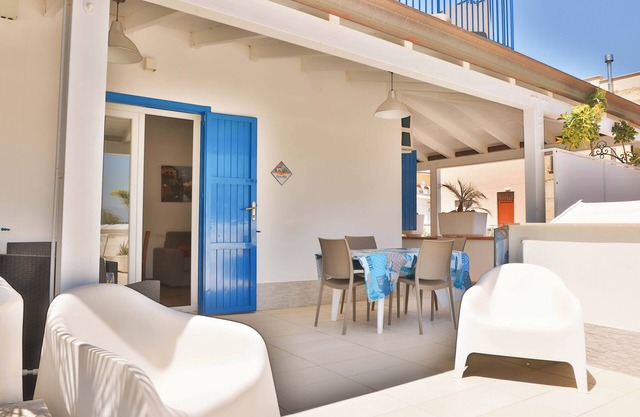 Alcamo Marina: la construcción de viviendas típicas a 150 metros del mar (nuevo