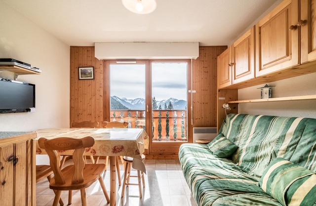 Apartamento "Au Col du Corbier" con vistas a la montaña y balcón